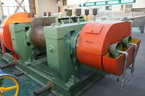 قیمت مناسب 110kw لاستیک شکن برای بازیافت لاستیک زباله تولید پودر لاستیک با کنترل PLC آنلاین