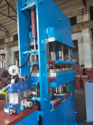 دو لایه صفحه گرم 600T فشار لاستیک فشرده سازی قالب گیری برای تولید لاستیک جذب شوک و جذب شوک