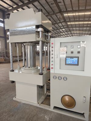 قیمت مناسب 600 × 600mm صفحه داغ 100 تن قدرت چسبندگی لاستیک ماشین فشار ولکاناسیون با سیستم کنترل PLC برای ساخت بلوک لاستیک آنلاین